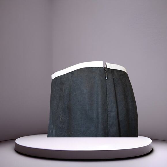 Sophisticated Black Linen Pleated Skirt with Crisp White Contrast - Timeless Ele - Picture 3 of 9